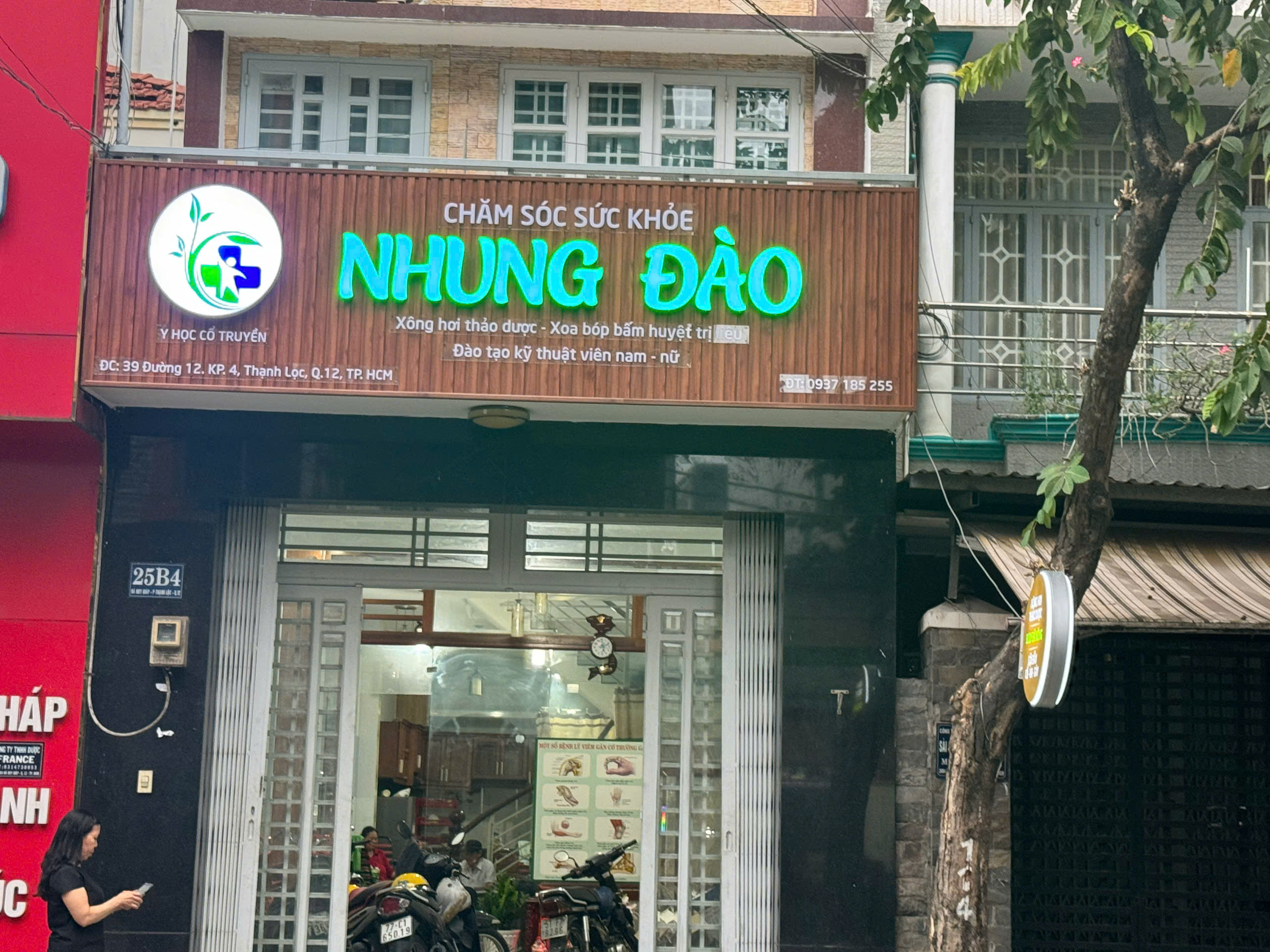 Thi Công Bảng Hiệu Nhà Hàng