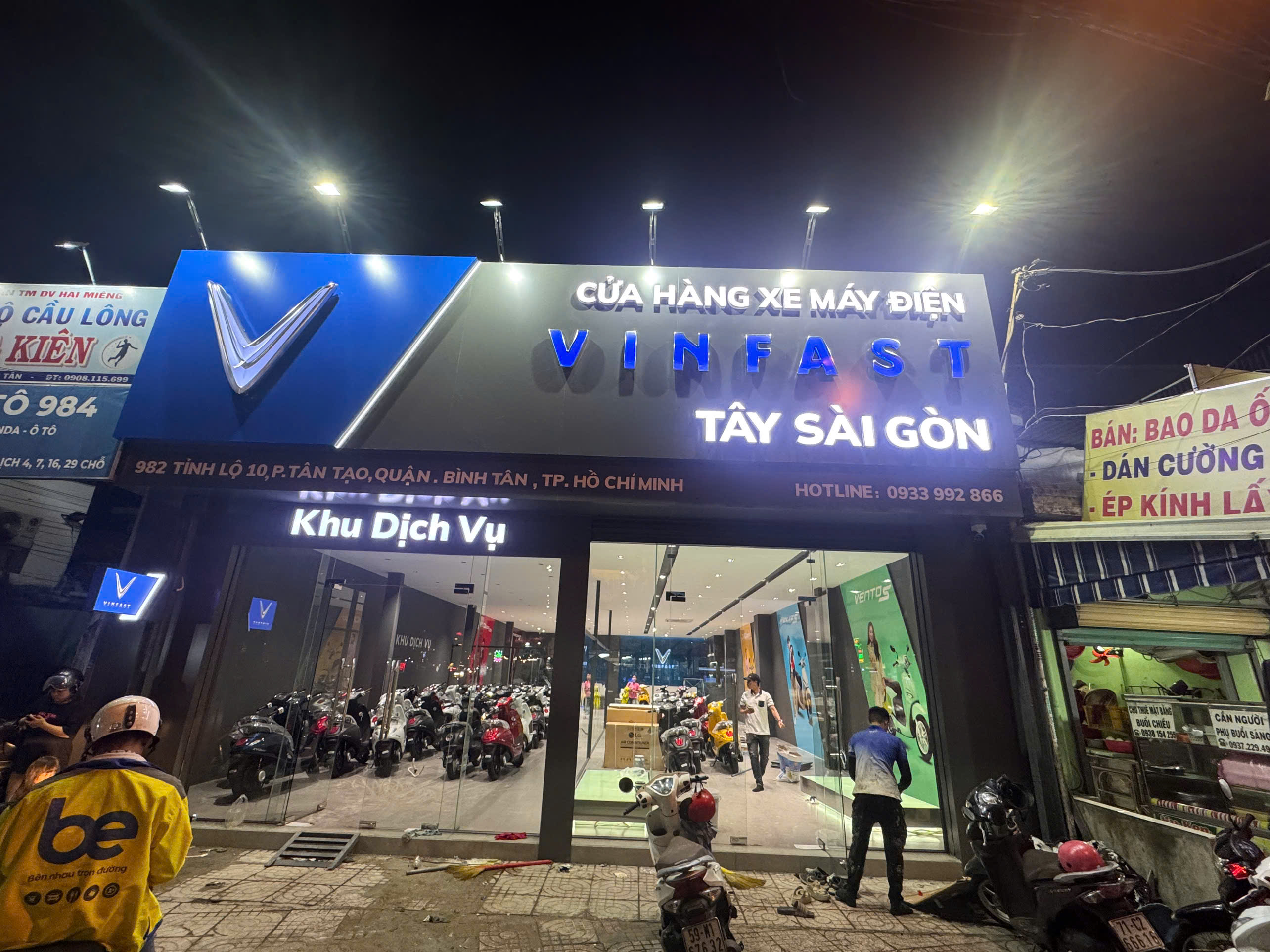 THI CÔNG BẢNG HIỆU VINFAST